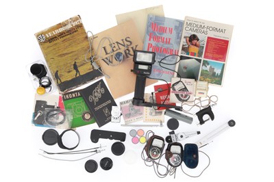 Lot 579 - A Selection of Mixed Photographica