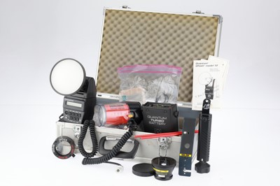 Lot 609 - A Quantum Q Flash & Sea & Sea Yellow Sub 50 Flash Units