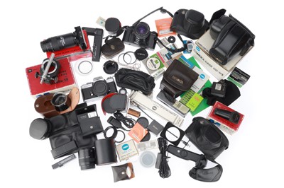 Lot 105 - A Broad Selection of Minolta Accessories
