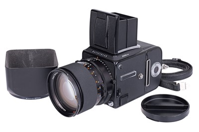 Lot 203 - A Hasselblad 2003FCW Medium Format SLR Camera