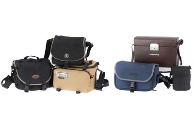 Lot 592 - A Selection of Camera Carry Bags