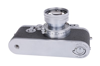 Lot 17 - A Leica IIIg Rangfinder Camera