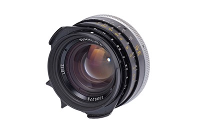 Lot 61 - A Leitz Summilux-M f/1.4 35mm Lens