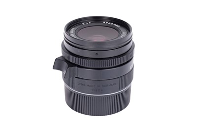 Lot 59 - A Leitz Summicron-M ASPH. f/2 28mm Lens