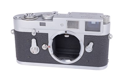 Lot 37 - A Leica M2 Rangefinder Camera Body