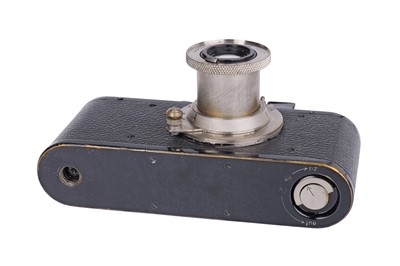 Lot 5 - A Leica Standard Camera