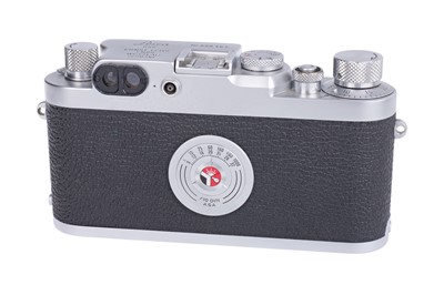 Lot 18 - A Leica IIIg Rangefinder Camera