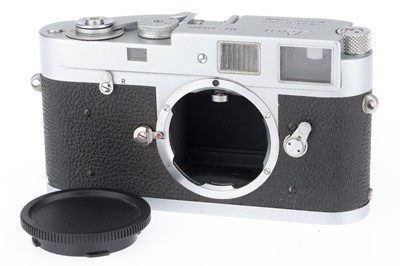 Lot 24 - A Leica M2 35mm Rangefinder, Camera Body