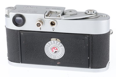Lot 24 - A Leica M2 35mm Rangefinder, Camera Body