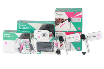 Lot 192 - A Group of Digital Compact Cameras