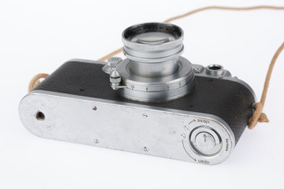 Lot 28 - A Leica IIIb Rangefinder Camera