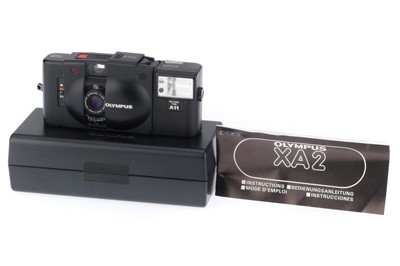Lot 219 - An Olympus XA2 Viewfinder Camera