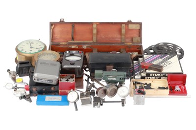 Lot 689 - A Collectors Lot of Mixed Scientific Equipment