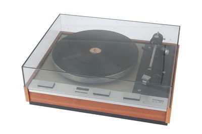 Lot 779 - A Thorens TD125 MkII Belt Drive Turntable