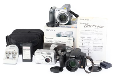 Lot 199 - A Selection of Digital Cameras