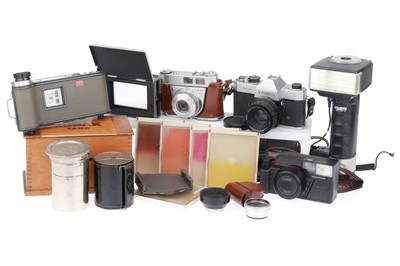 Lot 288 - A Group of Cameras and Mixed Photographica