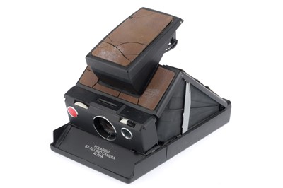 Lot 326 - A Polaroid SX-70 Land Camera