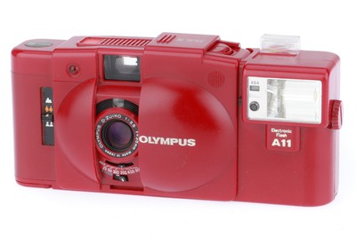 Lot 215 - An Olympus XA2 Viewfinder Camera