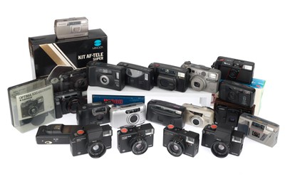 Lot 157 - A Group of 35mm Compact Cameras