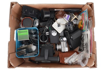 Lot 306 - A Selection of Cameras and Mixed Photographica