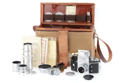 Lot 134 - An Exakta Varex VX SLR Camera Outfit