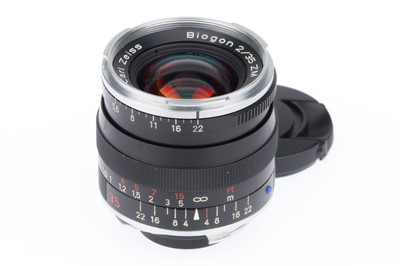 Lot 26A - A Zeiss Biogon 35mm f/2 ZM Lens