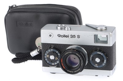 Lot 49 - A Rollei 35S Compact 35mm Camera
