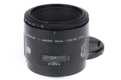 Lot 365 - A Minolta Maxxum f/2.8 50mm Macro Lens