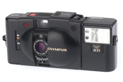 Lot 126 - An Olympus XA2 35mm Viewfinder Camera