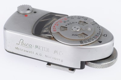 Lot 22 - A Leica Summicron Dual Range f/2 5cm Lens