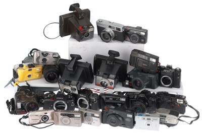 Lot 422 - A Mixed Selection of Cameras
