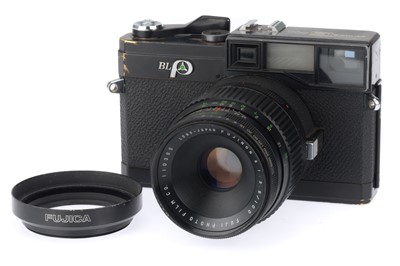 Lot 328 - A Fujica G690 Medium Format Rangefinder Camera