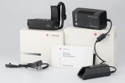 Lot 45 - A Motor Drive and Charger for Leica R8