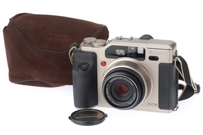 Lot 311 - A Fuji GA645Zi Professional Medium Format Camera
