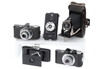 Lot 439 - A Group of Bakelite Cameras