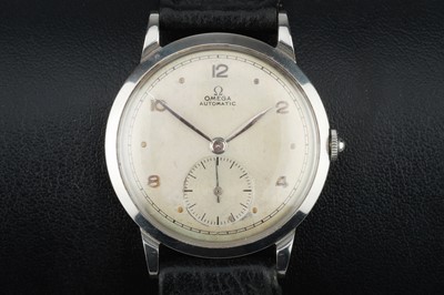 Lot 743 - An Omega Ref 2402-2 Automatic "Bumper" Men's Wristwatch