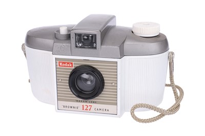 Lot 244 - A Kodak 'Albino' Brownie 127 Camera