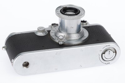 Lot 10 - A Leica IIIa 35mm Rangefinder Camera