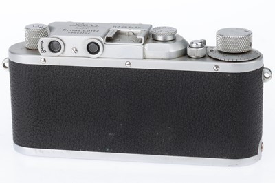 Lot 10 - A Leica IIIa 35mm Rangefinder Camera