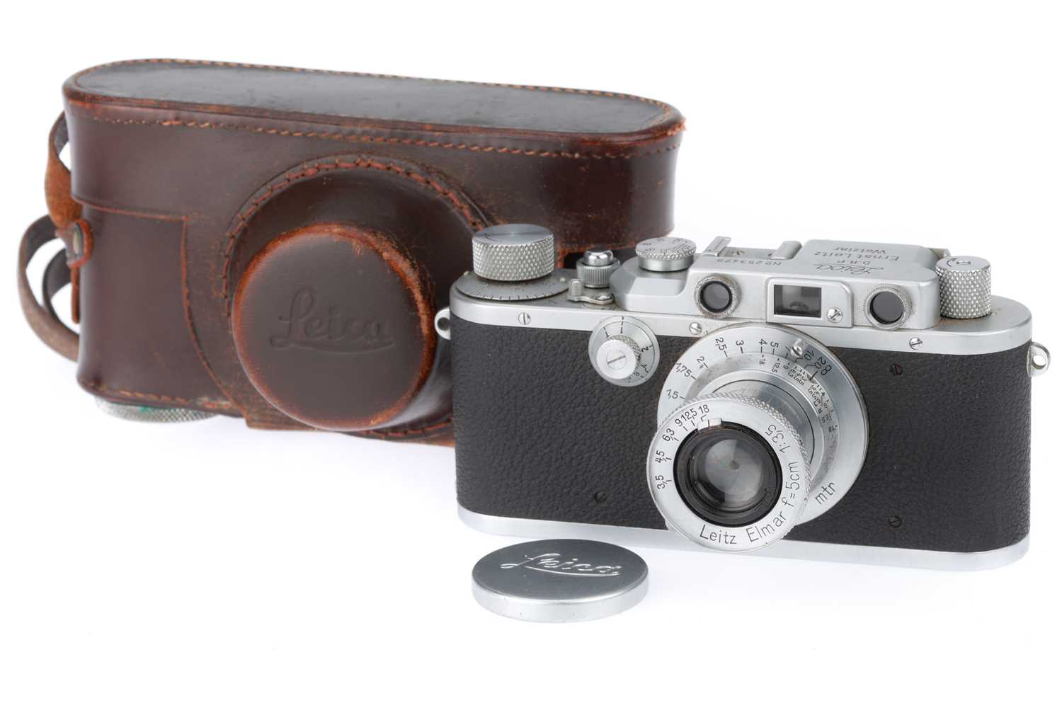 Lot 10 - A Leica IIIa 35mm Rangefinder Camera