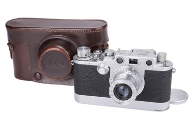 Lot 8 - A Leica IIIc Rangefinder Camera w/Leicavit & Case