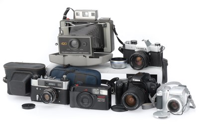 Lot 324 - A Mixed Selection of Cameras