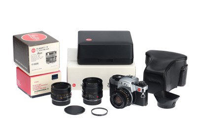 Lot 29 - A Leica R5 35mm SLR Camera Outfit