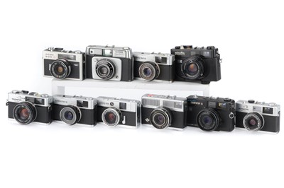 Lot 89 - A Selection of Compact Cameras