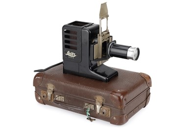 Lot 68 - ꩜ A Leitz Gnom II Projector in Brown SFUUE Transport Case