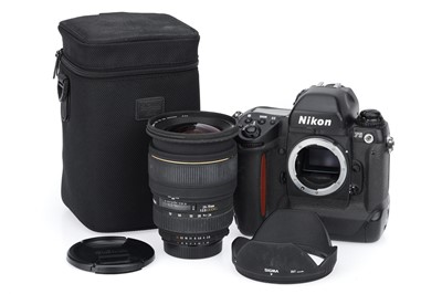 Lot 106 - A Nikon F5 35mm SLR Camera