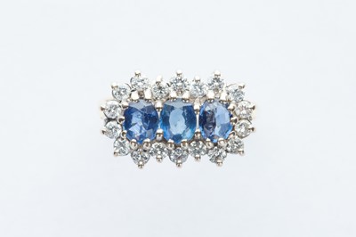 Lot 33 - A 18ct Yellow Gold Three Stone Sapphire & Diamond Cluster Ring