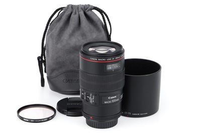 Lot 331 - A Canon EF f/2.8 100mm IS Macro Lens