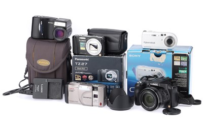 Lot 226 - A Group of Digital Cameras