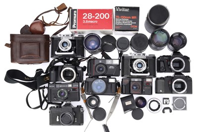Lot 319 - A Selection of Cameras and Photographica